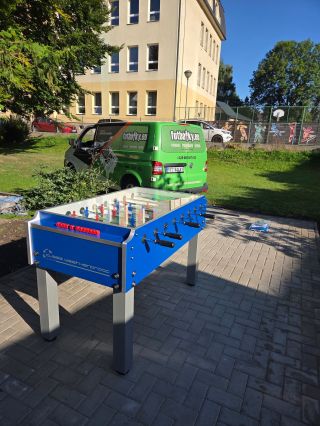 🏫⚽️ Nový přírůstek na školní zahradě! Základní škola a mateřská škola Svoboda nad Úpou má novou zábavu pro děti – venkovní...